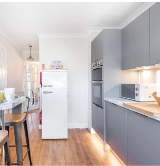 Beautiful Large Property, Sleeps 9 Walking Distance To The Sea , Beaches And Restaurants Fantastic Interior ライム・レジス エクステリア 写真